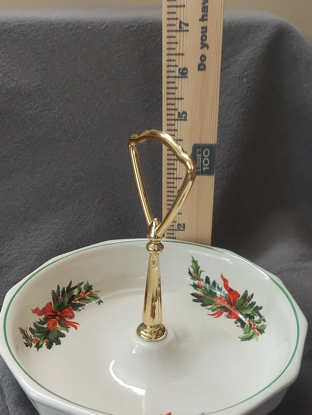 Vintage Pfaltzgraff Christmas Serving Dish w/ Gold Tone Metal Handle Bows Holly